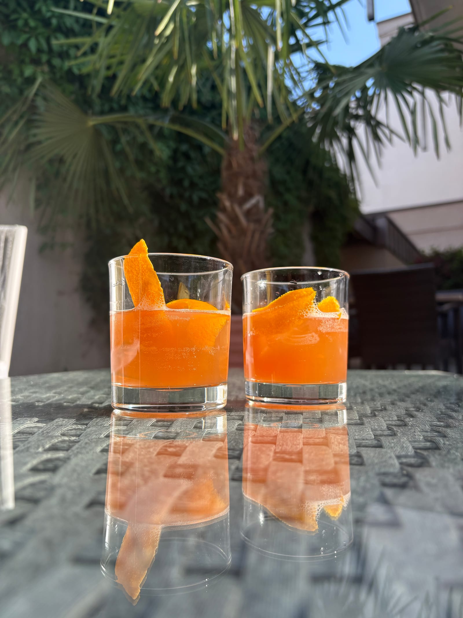 Sonnenterrasse der Sonne-Post mit Sonnenschirmen